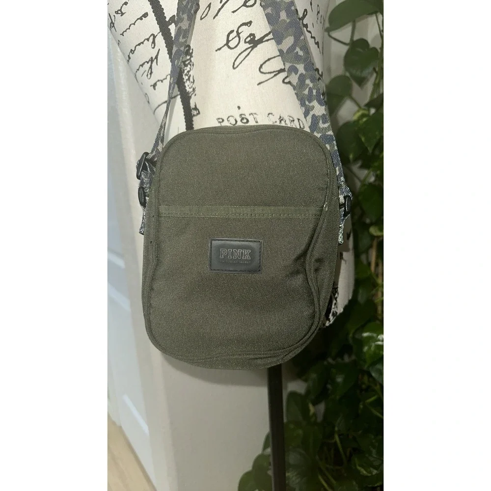 Crossbody‎